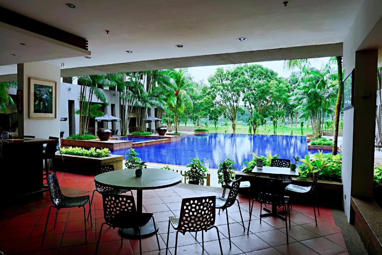 【Amazing】Pool View 2Br Suite @ Pulai Springs Resort Секудаи Экстерьер фото